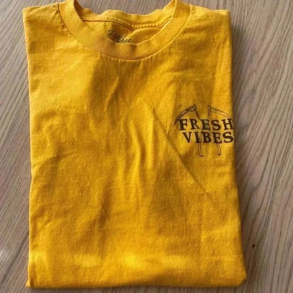 💥Fresh Vibes Good Friends Bad Habits Yellow Tee L - Picture 6 of 7